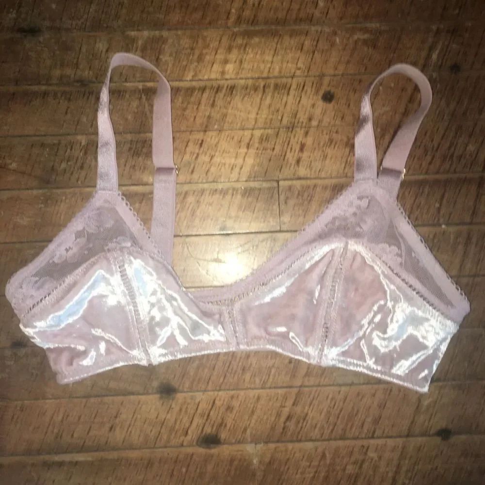 Victoria’s Secret light pink lace detail velvet XS bralette